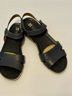 Naturalizer "Selma" Size 8.5 Wide Blue Adjustable Hook & Loop Slingback Sandal